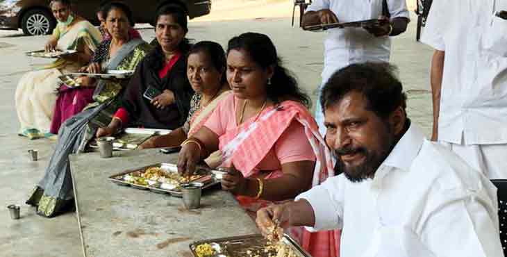 സാമൂഹ്യ അടുക്കള മികവോടെ നടത്തണം : ജില്ലാ കളക്ടര് സാമൂഹ്യ അടുക്കള മികവോടെ നടത്തണം : ജില്ലാ കളക്ടര്