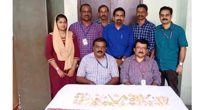 നികുതി വെട്ടിച്ചു വില്പനയ്ക്ക് കൊണ്ടുവന്ന സ്വർണാഭരണങ്ങൾ ജി.എസ്.ടി.സ്ക്വാഡ് പിടികൂടി നികുതി വെട്ടിച്ചു വില്പനയ്ക്ക് കൊണ്ടുവന്ന സ്വർണാഭരണങ്ങൾ ജി.എസ്.ടി.സ്ക്വാഡ് പിടികൂടി