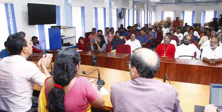 പത്തനംതിട്ട കര്ശന നിയന്ത്രണത്തില് ; 15 ദിവസത്തേക്ക് മതപരമായ ചടങ്ങുകളും പൊതുപരിപാടികളും ഒഴിവാക്കണം ; കുര്ബാനയില് അപ്പവും വീഞ്ഞും ഇല്ല ; നിസ്ക്കാരം വീടുകളില് പത്തനംതിട്ട കര്ശന നിയന്ത്രണത്തില് ; 15 ദിവസത്തേക്ക് മതപരമായ ചടങ്ങുകളും പൊതുപരിപാടികളും ഒഴിവാക്കണം ; കുര്ബാനയില് അപ്പവും വീഞ്ഞും ഇല്ല ; നിസ്ക്കാരം വീടുകളില്