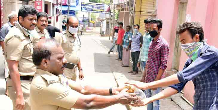 അതിഥി തൊഴിലാളികൾക്ക് കൈത്താങ്ങായി പത്തനംതിട്ടയിലെ പോലീസ് അതിഥി തൊഴിലാളികൾക്ക് കൈത്താങ്ങായി പത്തനംതിട്ടയിലെ പോലീസ്