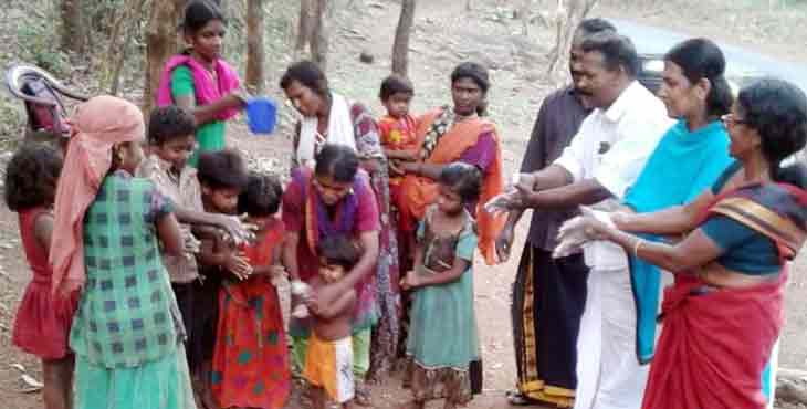 കോവിഡ് 19 : തങ്കയും തങ്കമണിയും ആദ്യം ഒളിച്ചു… പിന്നെ ഓടിയെത്തി… കോവിഡ് 19 : തങ്കയും തങ്കമണിയും ആദ്യം ഒളിച്ചു… പിന്നെ ഓടിയെത്തി…