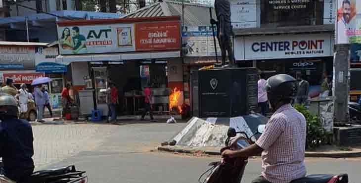 പത്തനംതിട്ട സെൻട്രൽ ജംഗ്ഷനിലെ ഹോട്ടലില് തീപിടുത്തം പത്തനംതിട്ട സെൻട്രൽ ജംഗ്ഷനിലെ ഹോട്ടലില് തീപിടുത്തം