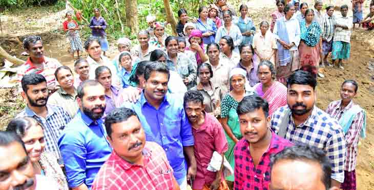 വനത്തിനുള്ളിൽ വന്യ ജീവികൾക്കായി തടയണ നിർമ്മിക്കാൻ തൊഴിലുറപ്പു തൊഴിലാളികൾ ; പിൻതുണയുമായി ജെനീഷ് കുമാറും വനത്തിനുള്ളിൽ വന്യ ജീവികൾക്കായി തടയണ നിർമ്മിക്കാൻ തൊഴിലുറപ്പു തൊഴിലാളികൾ ; പിൻതുണയുമായി ജെനീഷ് കുമാറും