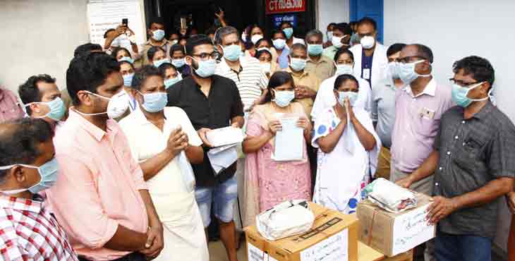 ”അറിയാതെ സംഭവിച്ച പിഴവാണ്, എല്ലാവരും മനസിലാക്കണം…” ഇറ്റലി കുടുംബത്തിലെ മകന് നിറകണ്ണുകളോടെ പറഞ്ഞു ; കോവിഡില് നിന്ന് മുക്തരായ ഇറ്റലി കുടുംബത്തിന് വികാരനിര്ഭരമായ യാത്രയയപ്പ് ”അറിയാതെ സംഭവിച്ച പിഴവാണ്, എല്ലാവരും മനസിലാക്കണം…” ഇറ്റലി കുടുംബത്തിലെ മകന് നിറകണ്ണുകളോടെ പറഞ്ഞു ; കോവിഡില് നിന്ന് മുക്തരായ ഇറ്റലി കുടുംബത്തിന് വികാരനിര്ഭരമായ യാത്രയയപ്പ്