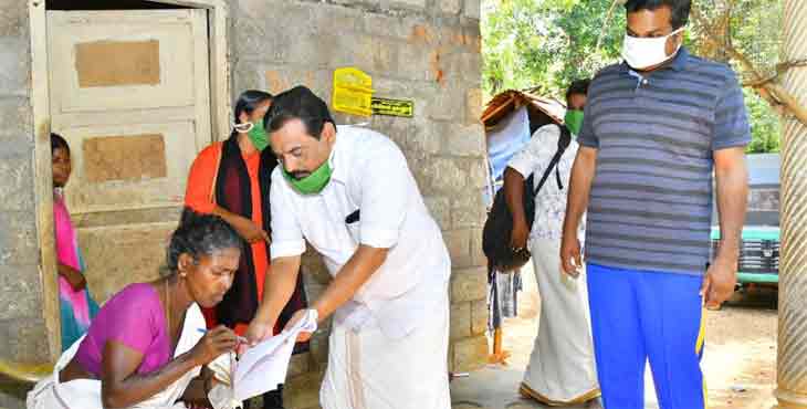 അരുവാപ്പുലം ഗിരിജന് കോളനിയില് പെന്ഷന് വീട്ടിലെത്തിച്ചു അരുവാപ്പുലം ഗിരിജന് കോളനിയില് പെന്ഷന് വീട്ടിലെത്തിച്ചു