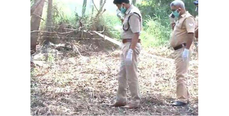 ആളൊഴിഞ്ഞ പുരയിടത്തില് നിന്നും ഒരു വര്ഷത്തിലേറെ പഴക്കം തോന്നിക്കുന്ന മനുഷ്യ അസ്ഥികൂടം കണ്ടെത്തി ആളൊഴിഞ്ഞ പുരയിടത്തില് നിന്നും ഒരു വര്ഷത്തിലേറെ പഴക്കം തോന്നിക്കുന്ന മനുഷ്യ അസ്ഥികൂടം കണ്ടെത്തി
