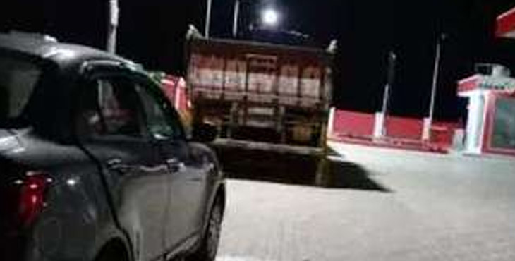 ഗര്ഭിണിയെ അതിര്ത്തിയില് തടഞ്ഞ സംഭവം വിവാദമായതോടെ അനുമതി നല്കി കണ്ണൂര് ജില്ലാഭരണകൂടം ഗര്ഭിണിയെ അതിര്ത്തിയില് തടഞ്ഞ സംഭവം വിവാദമായതോടെ അനുമതി നല്കി കണ്ണൂര് ജില്ലാഭരണകൂടം