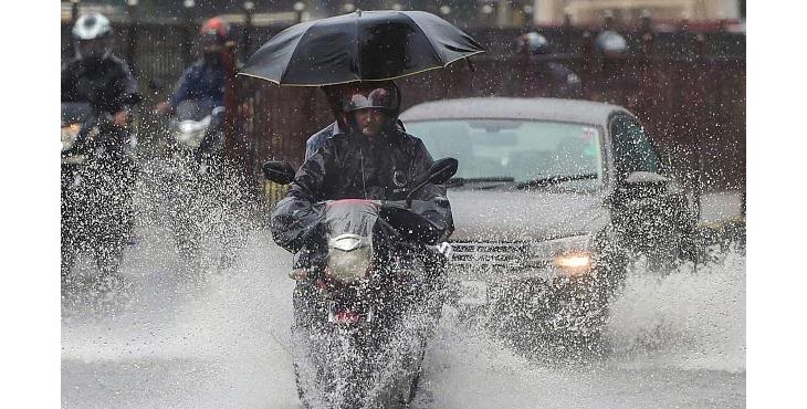 കേരളത്തില് ശക്തമായ മഴയ്ക്ക് സാധ്യത ; ഇടുക്കിയിലും മലപ്പുറത്തും യെല്ലോ അലര്ട്ട് കേരളത്തില് ശക്തമായ മഴയ്ക്ക് സാധ്യത ; ഇടുക്കിയിലും മലപ്പുറത്തും യെല്ലോ അലര്ട്ട്