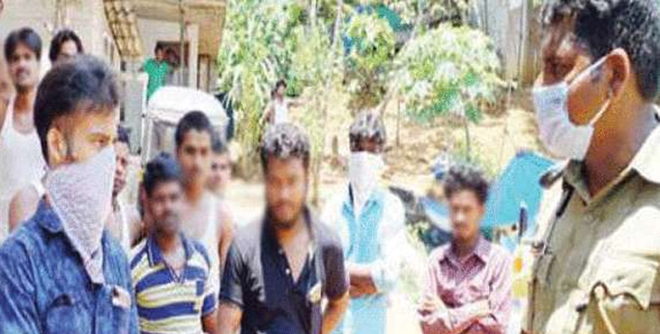 അന്യസംസ്ഥാന തൊഴിലാളികള്ക്കുളള അനൗണ്സ്മെന്റ് ; പോലീസുകാർക്ക് പണികിട്ടി അന്യസംസ്ഥാന തൊഴിലാളികള്ക്കുളള അനൗണ്സ്മെന്റ് ; പോലീസുകാർക്ക് പണികിട്ടി