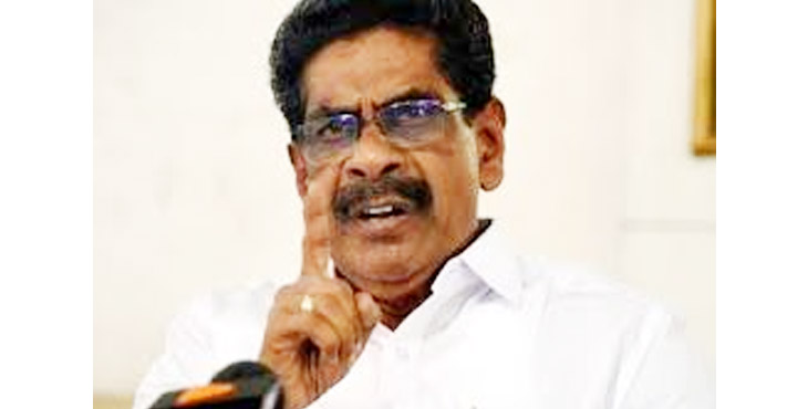 മാധ്യമപ്രവര്ത്തകരെ വിരട്ടി അനിഷ്ട ചോദ്യങ്ങള് തടയാമെന്നു കരുതിയാല് അതു നടക്കില്ല ; പിണറായിക്ക് മറുപടിയുമായി മുല്ലപ്പള്ളി മാധ്യമപ്രവര്ത്തകരെ വിരട്ടി അനിഷ്ട ചോദ്യങ്ങള് തടയാമെന്നു കരുതിയാല് അതു നടക്കില്ല ; പിണറായിക്ക് മറുപടിയുമായി മുല്ലപ്പള്ളി