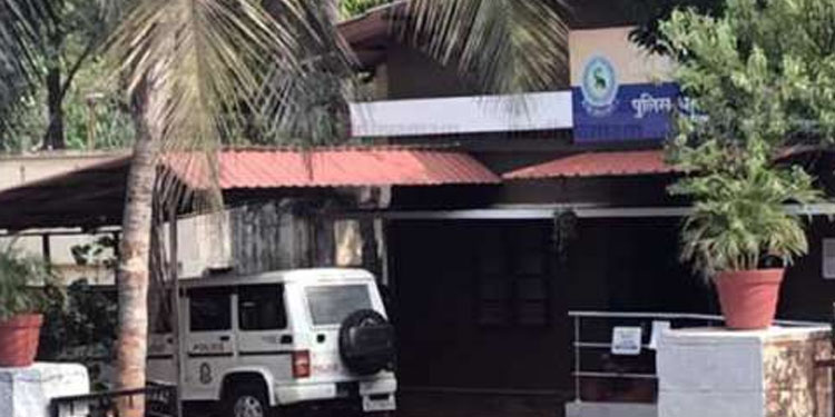 ചൊക്ലി പോലീസ് സ്റ്റേഷന് അടച്ചു ; ഇന്സ്പെക്ടര് ഉള്പ്പടെ അഞ്ചു പോലീസുകാര് നീരീക്ഷണത്തില് ചൊക്ലി പോലീസ് സ്റ്റേഷന് അടച്ചു ; ഇന്സ്പെക്ടര് ഉള്പ്പടെ അഞ്ചു പോലീസുകാര് നീരീക്ഷണത്തില്
