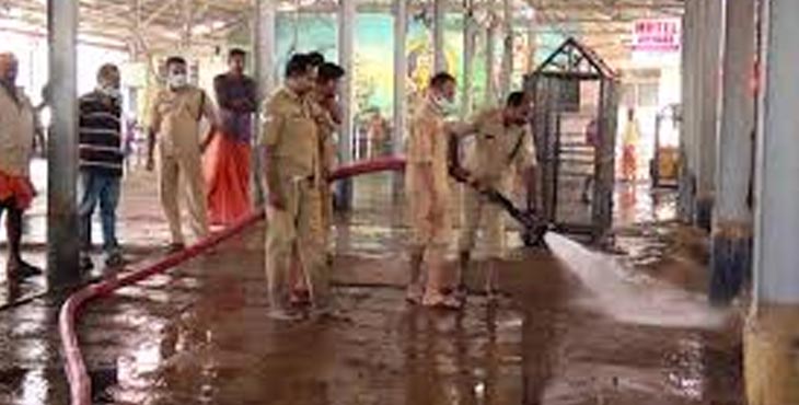 കോറോണ വൈറസ് : തലസ്ഥാന നഗരം ഫയര്ഫോഴ്സ് അണുവിമുക്തമാക്കി കോറോണ വൈറസ് : തലസ്ഥാന നഗരം ഫയര്ഫോഴ്സ് അണുവിമുക്തമാക്കി