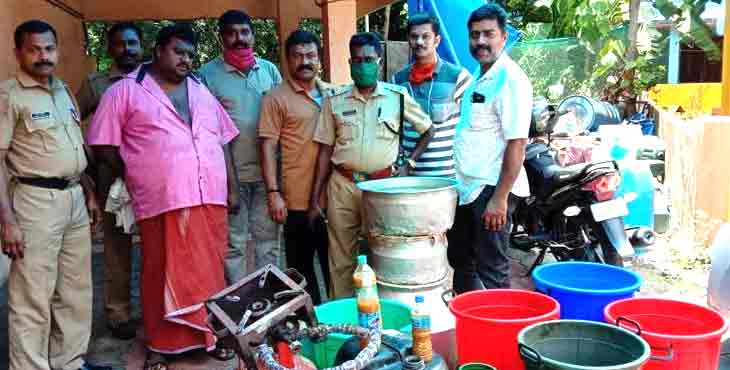 ചിറ്റാറില് വ്യാജമദ്യ നിര്മാണ കേന്ദ്രം ; 435 ലിറ്റര് കോട പിടിച്ചു ; ഒരാള് അറസ്റ്റില് ചിറ്റാറില് വ്യാജമദ്യ നിര്മാണ കേന്ദ്രം ; 435 ലിറ്റര് കോട പിടിച്ചു ; ഒരാള് അറസ്റ്റില്