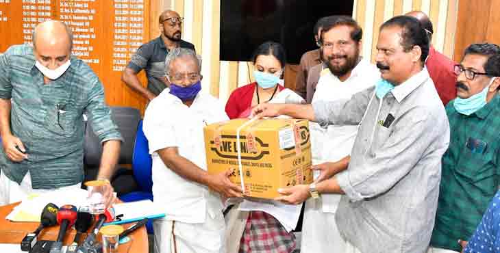 കേരള സ്കൂള് ടീച്ചേഴ്സ് അസോസിയേഷന് പി.പി.ഇ കിറ്റുകള് സംഭാവന ചെയ്തു കേരള സ്കൂള് ടീച്ചേഴ്സ് അസോസിയേഷന് പി.പി.ഇ കിറ്റുകള് സംഭാവന ചെയ്തു