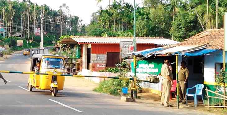 തമിഴ്നാട്ടിലെ കൊവിഡ് വ്യാപനം : ഇടുക്കി, കൊല്ലം, വയനാട് അതിർത്തികളിൽ പരിശോധന കർശനമാക്കി തമിഴ്നാട്ടിലെ കൊവിഡ് വ്യാപനം : ഇടുക്കി, കൊല്ലം, വയനാട് അതിർത്തികളിൽ പരിശോധന കർശനമാക്കി