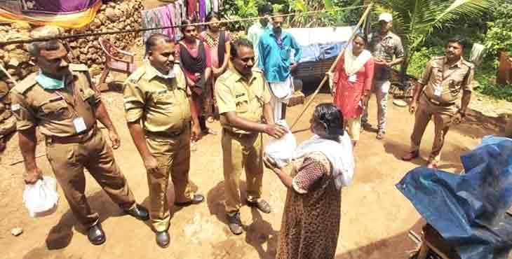 ലോക് ഡൗണില് വിശ്രമമില്ലാതെ കോന്നി ഫയർ സ്റ്റേഷനിലെ ജീവനക്കാരും സിവിൽ ഡിഫൻസ് വോളന്റിയേഴ്സും ലോക് ഡൗണില് വിശ്രമമില്ലാതെ കോന്നി ഫയർ സ്റ്റേഷനിലെ ജീവനക്കാരും സിവിൽ ഡിഫൻസ് വോളന്റിയേഴ്സും