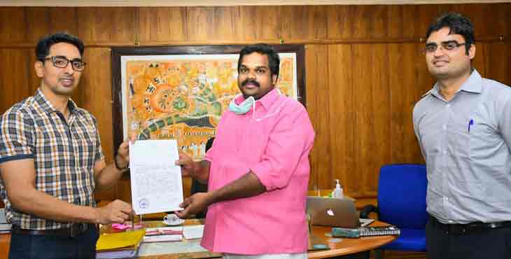 ആരോഗ്യമേഖലയ്ക്ക് കെ.യു.ജനീഷ് കുമാര് എം.എല്.എ രണ്ടുകോടി രൂപ അനുവദിച്ചു ; 11 ആംബുലന്സുകള്, 2 വെന്റിലേറ്ററുകള്…. ആരോഗ്യമേഖലയ്ക്ക് കെ.യു.ജനീഷ് കുമാര് എം.എല്.എ രണ്ടുകോടി രൂപ അനുവദിച്ചു ; 11 ആംബുലന്സുകള്, 2 വെന്റിലേറ്ററുകള്….