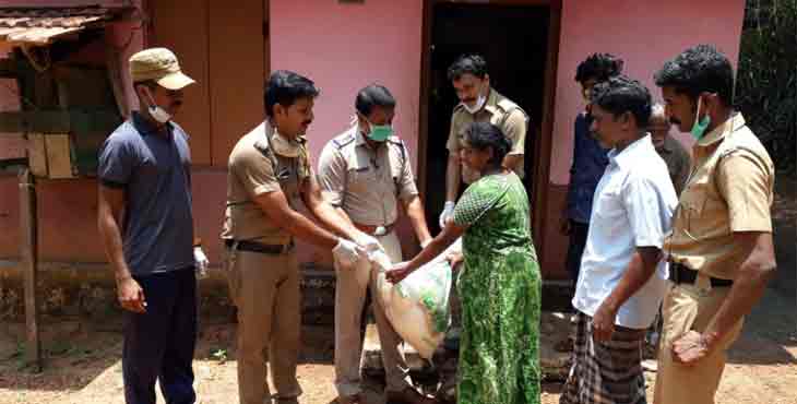 കൊറോണ ദുരിതത്തിലും ആശ്വാസമായി ഇലവുംതിട്ട ജനമൈത്രി പോലീസിന്റെ സ്നേഹപൂർവ്വം കൊറോണ ദുരിതത്തിലും ആശ്വാസമായി ഇലവുംതിട്ട ജനമൈത്രി പോലീസിന്റെ സ്നേഹപൂർവ്വം