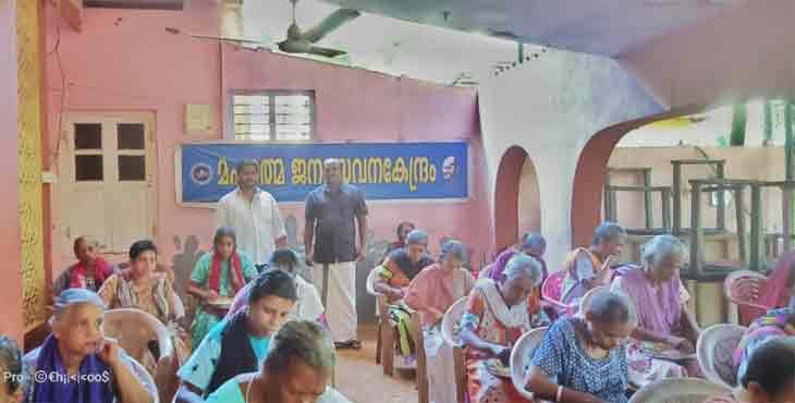 തുണ്ടഴം മഹാത്മാ ജനസേവന കേന്ദ്രത്തിലെ അമ്മമാർക്ക് ഭക്ഷണവുമായി രാജീവ് യൂത്ത് ഫൌണ്ടേഷൻ തുണ്ടഴം മഹാത്മാ ജനസേവന കേന്ദ്രത്തിലെ അമ്മമാർക്ക് ഭക്ഷണവുമായി രാജീവ് യൂത്ത് ഫൌണ്ടേഷൻ