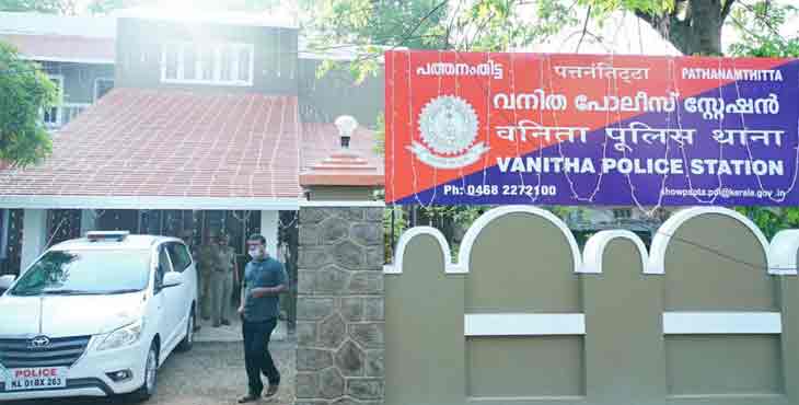 ജില്ലയിലെ ആദ്യ വനിതാ പോലീസ് സ്റ്റേഷന് പ്രവര്ത്തനം ആരംഭിച്ചു ജില്ലയിലെ ആദ്യ വനിതാ പോലീസ് സ്റ്റേഷന് പ്രവര്ത്തനം ആരംഭിച്ചു