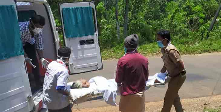 ബോധരഹിതയായി വീണ് കിടന്ന വൃദ്ധമാതാവിന് തുണയായി ഇലവുംതിട്ട ജനമൈത്രി പോലീസ് ബോധരഹിതയായി വീണ് കിടന്ന വൃദ്ധമാതാവിന് തുണയായി ഇലവുംതിട്ട ജനമൈത്രി പോലീസ്