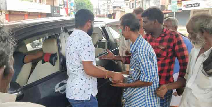 പഴങ്ങളും ബിരിയാണിയുമൊക്കെയായി ഒരുപറ്റം ചെറുപ്പക്കാര് തിരുവല്ലയിലൂടെ …. പഴങ്ങളും ബിരിയാണിയുമൊക്കെയായി ഒരുപറ്റം ചെറുപ്പക്കാര് തിരുവല്ലയിലൂടെ ….