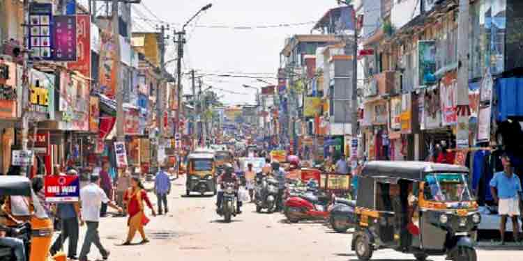 തിരുവനന്തപുരം ചാല മാര്ക്കറ്റില് വന് തിരക്ക് ; പോലീസ് കടകള് അടപ്പിച്ചു തിരുവനന്തപുരം ചാല മാര്ക്കറ്റില് വന് തിരക്ക് ; പോലീസ് കടകള് അടപ്പിച്ചു