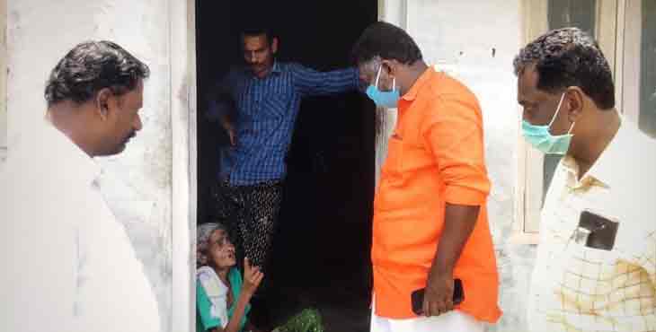 അമ്മയ്ക്ക് മരുന്നിനു ക്ഷാമമുണ്ടെന്ന് മകളുടെ വിളി ; മരുന്നെത്തിച്ചു ചിറ്റയം ഗോപകുമാര് എംഎല്എ അമ്മയ്ക്ക് മരുന്നിനു ക്ഷാമമുണ്ടെന്ന് മകളുടെ വിളി ; മരുന്നെത്തിച്ചു ചിറ്റയം ഗോപകുമാര് എംഎല്എ