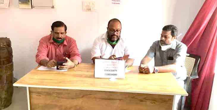 കോന്നി എം.എല്.എയുടെ പ്രവാസി ഹെൽപ്പ് ഡെസ്ക് പ്രവർത്തനം ആരംഭിച്ചു കോന്നി എം.എല്.എയുടെ പ്രവാസി ഹെൽപ്പ് ഡെസ്ക് പ്രവർത്തനം ആരംഭിച്ചു