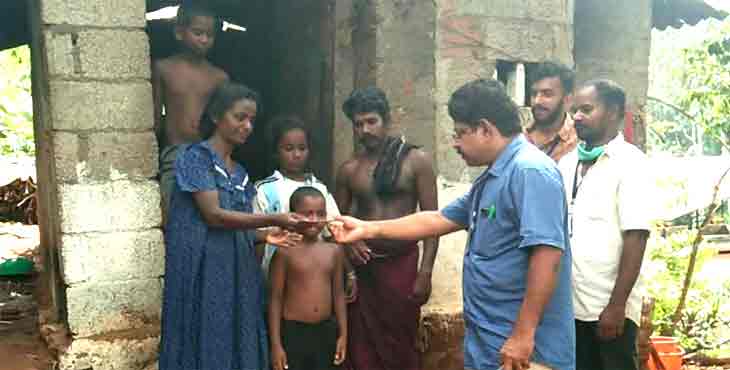 റേഷന് കാര്ഡും സൗജന്യ റേഷനും വീട്ടിലെത്തിച്ച് മല്ലപ്പള്ളി സപ്ലൈ ഓഫീസിലെ ജീവനക്കാര് റേഷന് കാര്ഡും സൗജന്യ റേഷനും വീട്ടിലെത്തിച്ച് മല്ലപ്പള്ളി സപ്ലൈ ഓഫീസിലെ ജീവനക്കാര്