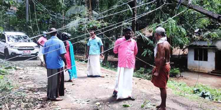 കാറ്റിലും മഴയിലും വീടുകള് തകര്ന്ന കുടുംബങ്ങള്ക്ക് അടിയന്തര സഹായം നല്കണം : ചിറ്റയം ഗോപകുമാര് എം.എല്.എ കാറ്റിലും മഴയിലും വീടുകള് തകര്ന്ന കുടുംബങ്ങള്ക്ക് അടിയന്തര സഹായം നല്കണം : ചിറ്റയം ഗോപകുമാര് എം.എല്.എ