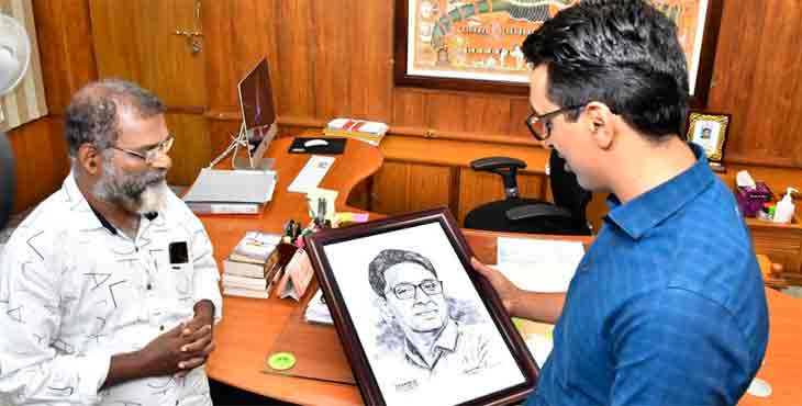 ശാരീരിക അവശതകള് മറന്ന് ഫോട്ടോഗ്രാഫര് ശിവന്കുട്ടി വരച്ച ചിത്രം കളക്ടര്ക്ക് നേരിട്ട് കൈമാറി ശാരീരിക അവശതകള് മറന്ന് ഫോട്ടോഗ്രാഫര് ശിവന്കുട്ടി വരച്ച ചിത്രം കളക്ടര്ക്ക് നേരിട്ട് കൈമാറി