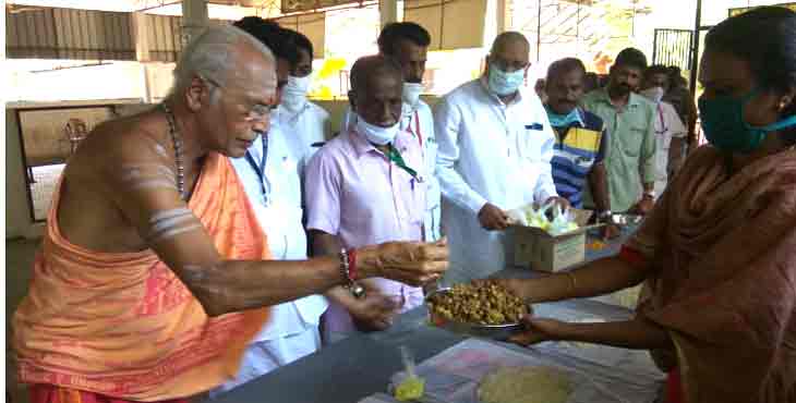തലവടി ഗ്രാമപഞ്ചായത്തിന്റെ കമ്മ്യൂണിറ്റി കിച്ചണ് ഈസ്റ്റർ ദിനത്തില് കൂടുതല് സജീവമായി തലവടി ഗ്രാമപഞ്ചായത്തിന്റെ കമ്മ്യൂണിറ്റി കിച്ചണ് ഈസ്റ്റർ ദിനത്തില് കൂടുതല് സജീവമായി