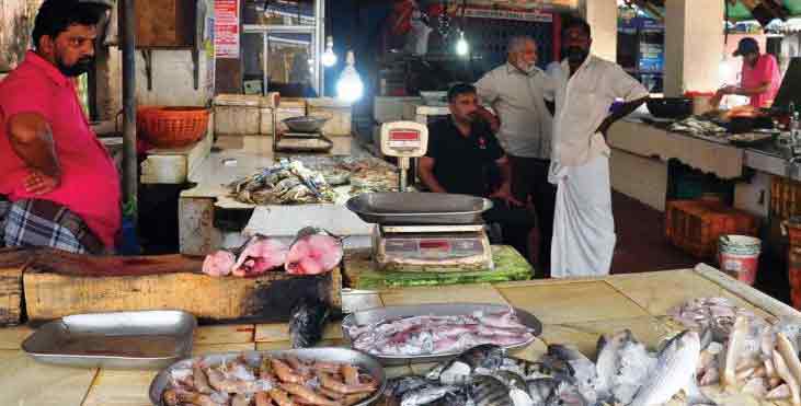 നിയന്ത്രണങ്ങളില് ഇളവ് ; കോഴിക്കോട്ട് സെന്ട്രല് മാര്ക്കറ്റ് തുറന്നു നിയന്ത്രണങ്ങളില് ഇളവ് ; കോഴിക്കോട്ട് സെന്ട്രല് മാര്ക്കറ്റ് തുറന്നു