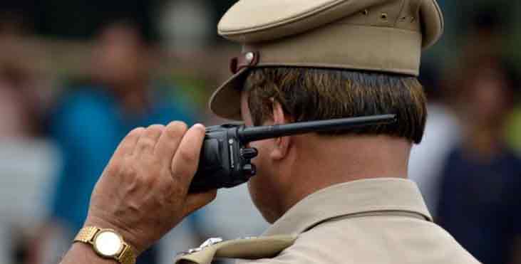 പ്രതിഷേധിച്ച യൂത്ത് കോൺഗ്രസുകാർ അറസ്റ്റിൽ ; നാലാം ക്ലാസുകാരിയെ പീഡിപ്പിച്ച അധ്യാപകനെ കണ്ടെത്താൻ റെയ്ഡ് പ്രതിഷേധിച്ച യൂത്ത് കോൺഗ്രസുകാർ അറസ്റ്റിൽ ; നാലാം ക്ലാസുകാരിയെ പീഡിപ്പിച്ച അധ്യാപകനെ കണ്ടെത്താൻ റെയ്ഡ്