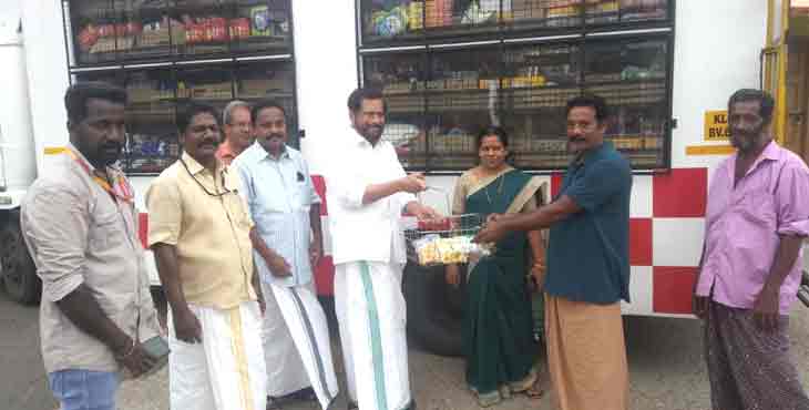 റാന്നിയില് സഞ്ചരിക്കുന്ന ത്രിവേണി സൂപ്പര്മാര്ക്കറ്റ് റാന്നിയില് സഞ്ചരിക്കുന്ന ത്രിവേണി സൂപ്പര്മാര്ക്കറ്റ്