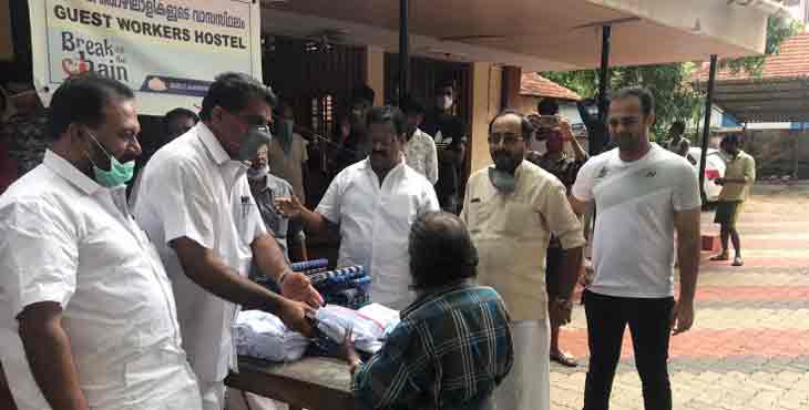 ദുരിതബാധിതർക്ക് സഹായവുമായി തിരുവല്ലയിലെ വ്യാപാരികള് ദുരിതബാധിതർക്ക് സഹായവുമായി തിരുവല്ലയിലെ വ്യാപാരികള്