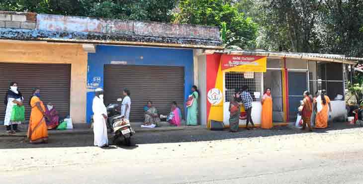 പത്തനംതിട്ട ജില്ലയില് ഉച്ചവരെ 23,000 കാര്ഡ് ഉടമകള് സൗജന്യ റേഷന് വാങ്ങി പത്തനംതിട്ട ജില്ലയില് ഉച്ചവരെ 23,000 കാര്ഡ് ഉടമകള് സൗജന്യ റേഷന് വാങ്ങി