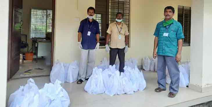 ക്ഷീരസഹകരണ സംഘം ജീവനക്കാര്ക്കും കര്ഷകര്ക്കും പ്രതിരോധ കിറ്റുകള് ക്ഷീരസഹകരണ സംഘം ജീവനക്കാര്ക്കും കര്ഷകര്ക്കും പ്രതിരോധ കിറ്റുകള്