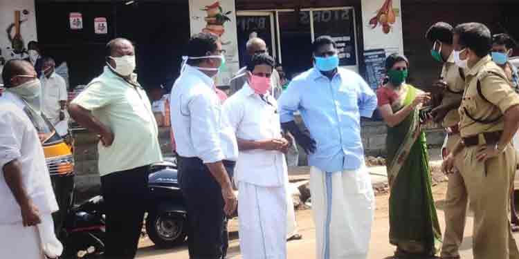 പറക്കോട് ചന്ത സുരക്ഷിതമായി പ്രവര്ത്തിക്കാന് ക്രമീകരണങ്ങള് ഏര്പ്പെടുത്തി പറക്കോട് ചന്ത സുരക്ഷിതമായി പ്രവര്ത്തിക്കാന് ക്രമീകരണങ്ങള് ഏര്പ്പെടുത്തി