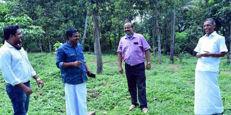 ഗ്രീന് കോന്നി -പദ്ധതിയിലേക്ക് രണ്ട് ഏക്കര് ഭൂമി കൃഷിക്കായി നല്കി ഹരിദാസ് ഇടത്തിട്ട ഗ്രീന് കോന്നി -പദ്ധതിയിലേക്ക് രണ്ട് ഏക്കര് ഭൂമി കൃഷിക്കായി നല്കി ഹരിദാസ് ഇടത്തിട്ട
