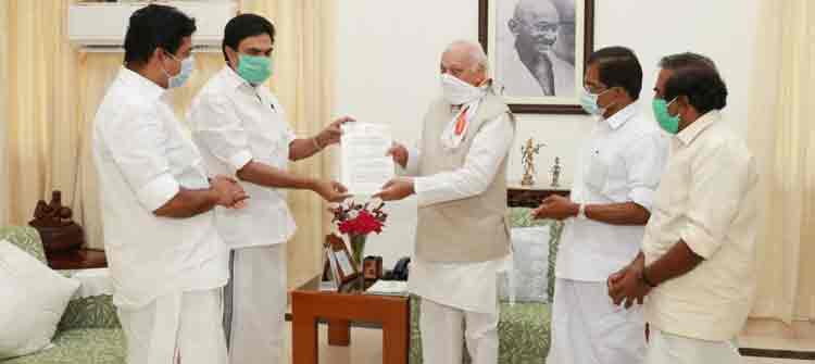 പ്രവാസികളെ നാട്ടിലെത്തിക്കണം ; ജോസ് കെ.മാണിയുടെ നേത്രുത്വത്തില് കേരളാ കോണ്ഗ്രസ്സ് (എം) നേതാക്കള് ഗവര്ണ്ണറെ കണ്ടു പ്രവാസികളെ നാട്ടിലെത്തിക്കണം ; ജോസ് കെ.മാണിയുടെ നേത്രുത്വത്തില് കേരളാ കോണ്ഗ്രസ്സ് (എം) നേതാക്കള് ഗവര്ണ്ണറെ കണ്ടു