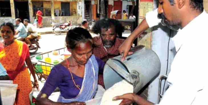 റേഷന് വിതരണം – തൂക്കത്തില് വന് വെട്ടിപ്പ് ; റേഷന്കട ഉടമകള്ക്കെതിരെ കേസ് ; വെട്ടിപ്പ് കണ്ടാല് ഉടന് വിളിക്കുക 1800 425 4835 ടോള് ഫ്രീ റേഷന് വിതരണം – തൂക്കത്തില് വന് വെട്ടിപ്പ് ; റേഷന്കട ഉടമകള്ക്കെതിരെ കേസ് ; വെട്ടിപ്പ് കണ്ടാല് ഉടന് വിളിക്കുക 1800 425 4835 ടോള് ഫ്രീ