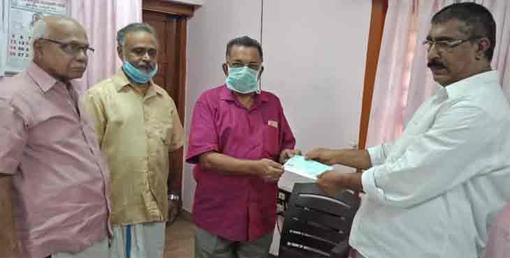 മുഖ്യമന്ത്രിയുടെ ദുരിതാശ്വാസ നിധിയിലേക്ക് വിഷുകൈനീട്ടം സംഭാവനയായി നല്കി കുടുംബാംഗങ്ങള് മുഖ്യമന്ത്രിയുടെ ദുരിതാശ്വാസ നിധിയിലേക്ക് വിഷുകൈനീട്ടം സംഭാവനയായി നല്കി കുടുംബാംഗങ്ങള്