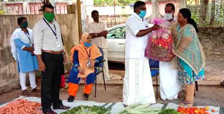 അടൂര് മണ്ഡലത്തിലെ അഗതിമന്ദിരങ്ങളിലും അനാഥമന്ദിരങ്ങളിലും പച്ചക്കറി കിറ്റ് വിതരണം അടൂര് മണ്ഡലത്തിലെ അഗതിമന്ദിരങ്ങളിലും അനാഥമന്ദിരങ്ങളിലും പച്ചക്കറി കിറ്റ് വിതരണം