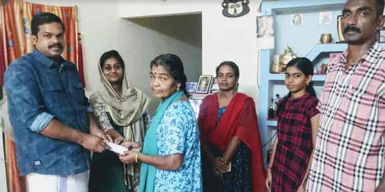 മകന്റെ ഓര്മ്മദിന ചടങ്ങുകള്ക്കായി കരുതിവച്ച പണം മുഖ്യമന്ത്രിയുടെ ദുരിതാശ്വാസ നിധിയിലേക്ക് നല്കി അമ്മ മകന്റെ ഓര്മ്മദിന ചടങ്ങുകള്ക്കായി കരുതിവച്ച പണം മുഖ്യമന്ത്രിയുടെ ദുരിതാശ്വാസ നിധിയിലേക്ക് നല്കി അമ്മ