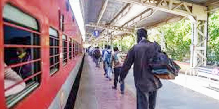 ഉത്തര്പ്രദേശിലേക്ക് യാത്രതിരിച്ച ശ്രമിക് ടെയിനിന് വഴിതെറ്റി ; എത്തിയത് ഒഡീഷയിലെ റൂര്ക്കേലി സ്റ്റേഷനില് ഉത്തര്പ്രദേശിലേക്ക് യാത്രതിരിച്ച ശ്രമിക് ടെയിനിന് വഴിതെറ്റി ; എത്തിയത് ഒഡീഷയിലെ റൂര്ക്കേലി സ്റ്റേഷനില്