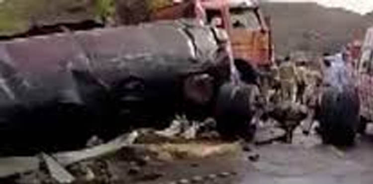 മധ്യപ്രദേശില് ടാങ്കര് ട്രക്ക് പാഞ്ഞുകയറി നാല് അന്യസംസ്ഥാന തൊഴിലാളികള്ക്ക് ദാരുണാന്ത്യം മധ്യപ്രദേശില് ടാങ്കര് ട്രക്ക് പാഞ്ഞുകയറി നാല് അന്യസംസ്ഥാന തൊഴിലാളികള്ക്ക് ദാരുണാന്ത്യം