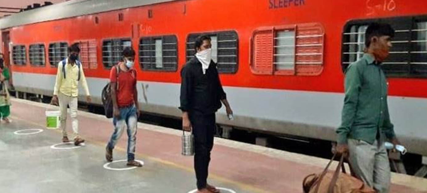ബംഗളൂരുവില് നിന്ന് ട്രെയിനില് കൊച്ചിയില് എത്തിയ സംഘത്തിലെ 19 പേര്ക്ക് കോവിഡ് രോഗലക്ഷണങ്ങള് ബംഗളൂരുവില് നിന്ന് ട്രെയിനില് കൊച്ചിയില് എത്തിയ സംഘത്തിലെ 19 പേര്ക്ക് കോവിഡ് രോഗലക്ഷണങ്ങള്