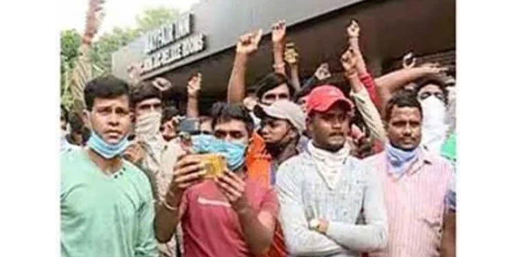 പത്തനംതിട്ടയില് നൂറോളം അന്യസംസ്ഥാന തൊഴിലാളികളുടെ പ്രതിഷേധം പത്തനംതിട്ടയില് നൂറോളം അന്യസംസ്ഥാന തൊഴിലാളികളുടെ പ്രതിഷേധം